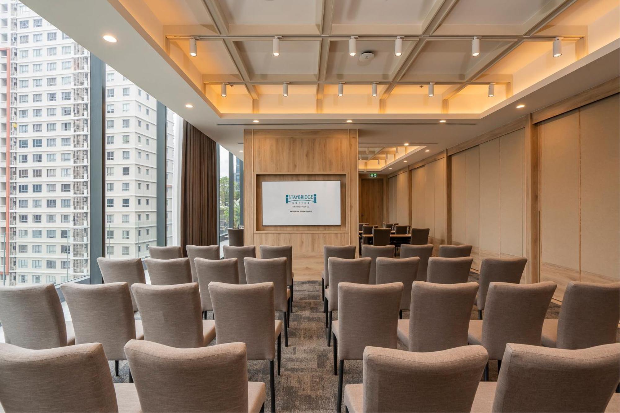 Staybridge Suites Bangkok Sukhumvit By Ihg Экстерьер фото